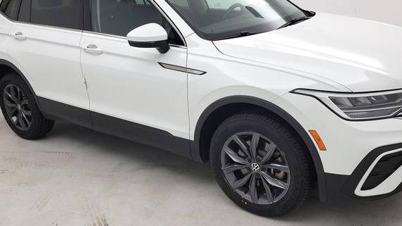 VOLKSWAGEN TIGUAN 4MOTION 2022 3VV2B7AX2NM138488 image